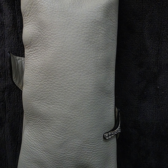Karen Millen Cream Leather Bag with Silver Details - Picture 3 of 5